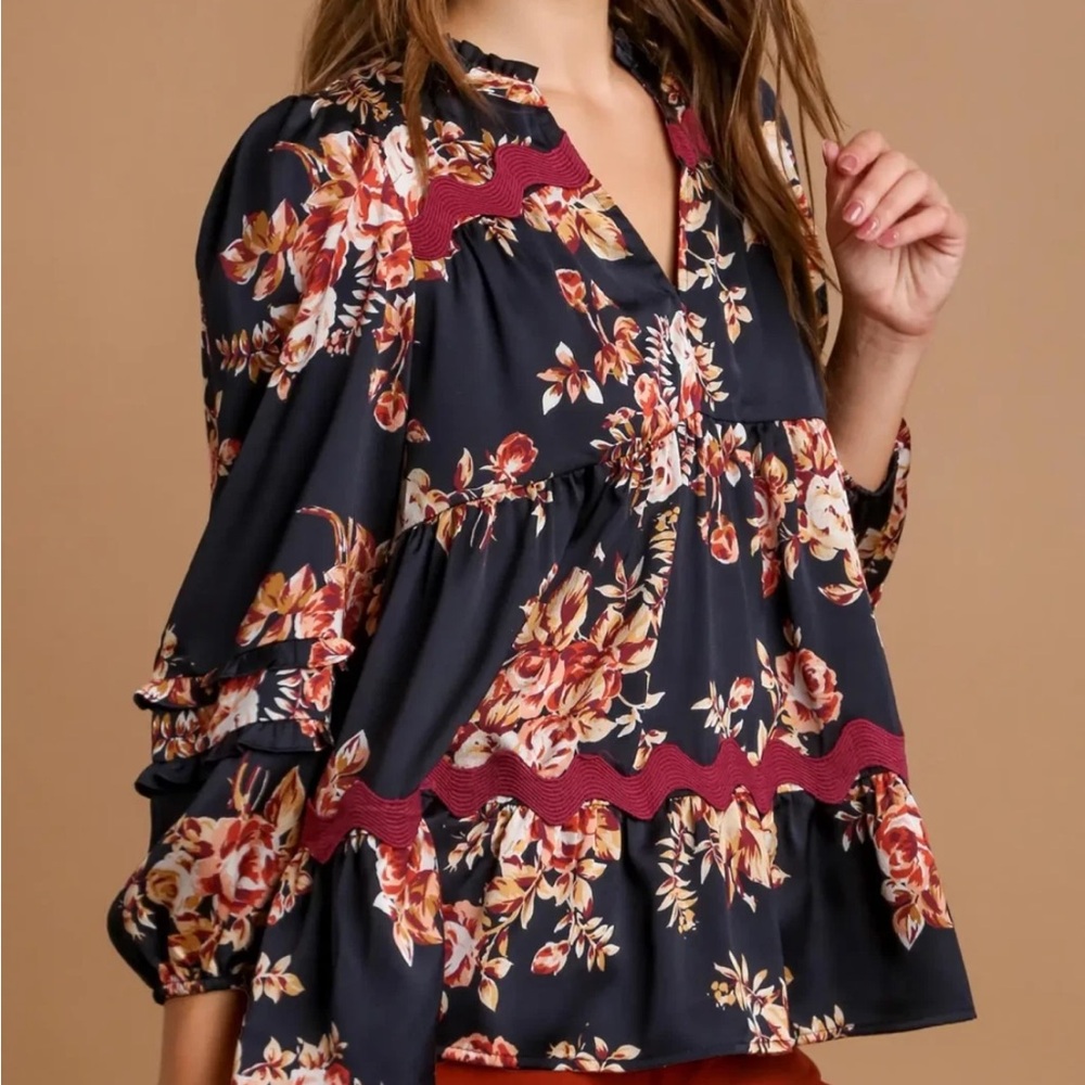 Umgee Satin Black Multi Floral Print Top Blouse with Ric Rac Trim NWT Size Small